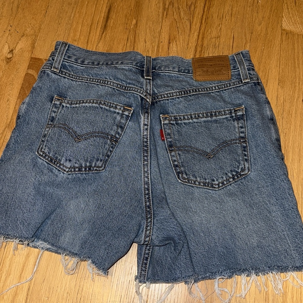 Women's Levi’s Denim Shorts - Picture 4 of 4